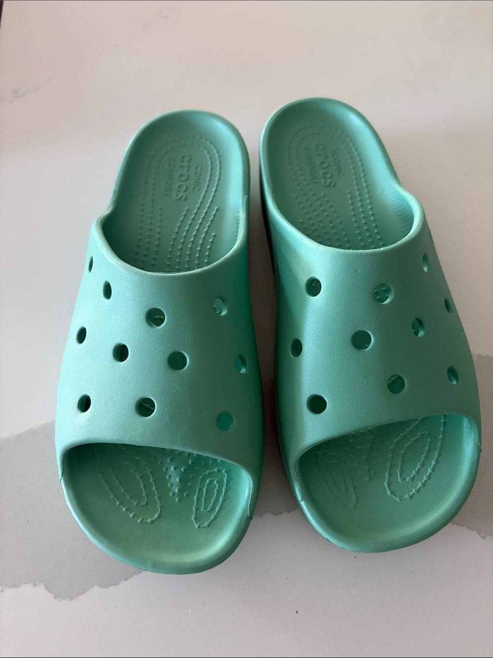CROCS size 7 Slide Sandals in Mint, new